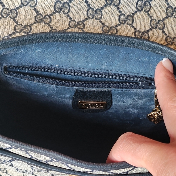 Vintage authentic Gucci Blue/Beige and Navy Blue Crossbody Bag - Picture 5 of 9